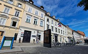 VIKSI hostel
